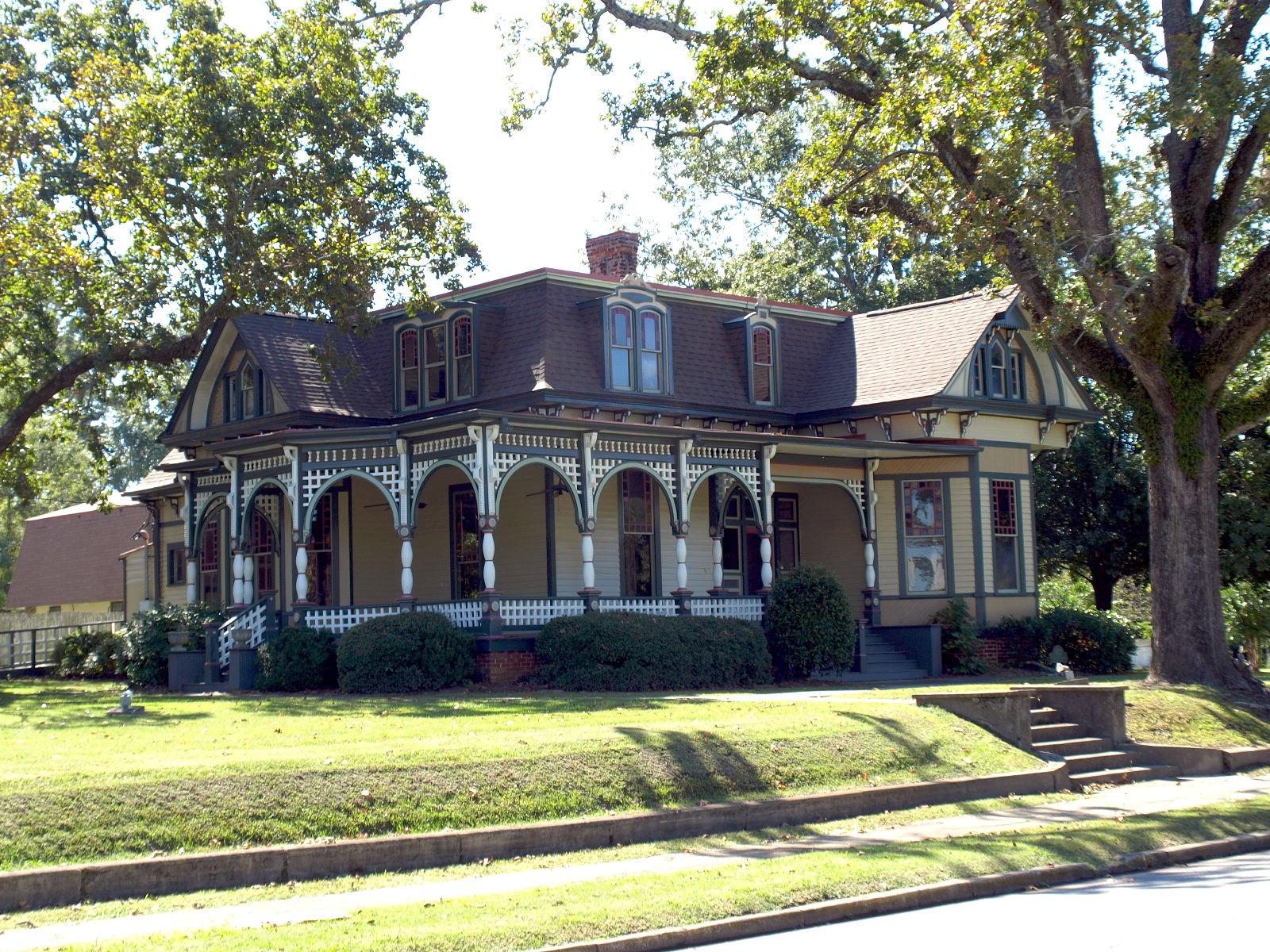 Gunn-Bellenger House exterior and front porch in Gadsden, photographed in 2014