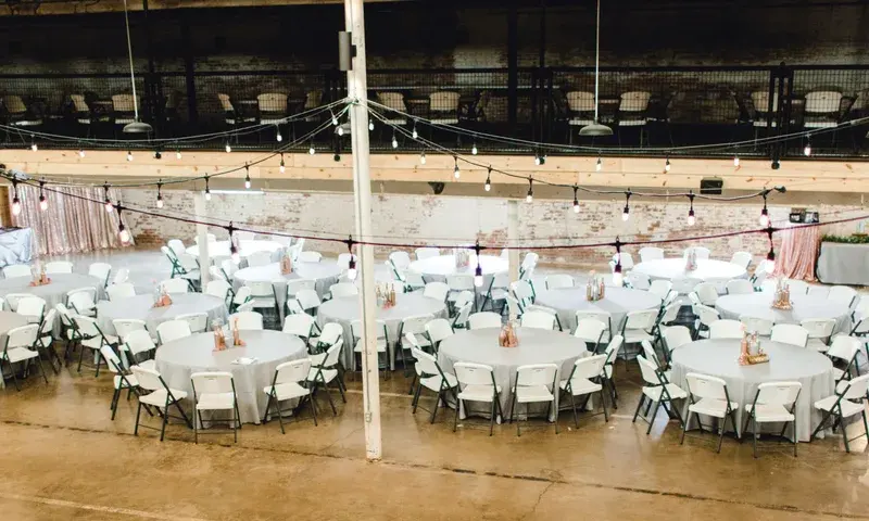Round reception tables in the warehouse event hall